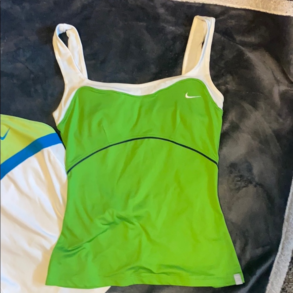 Tennis tops